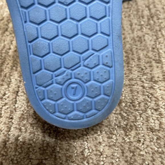 Cat &‎ Jack Kids' Outdoor Slip-On Shoes – Size 7 - Picture 3 of 6